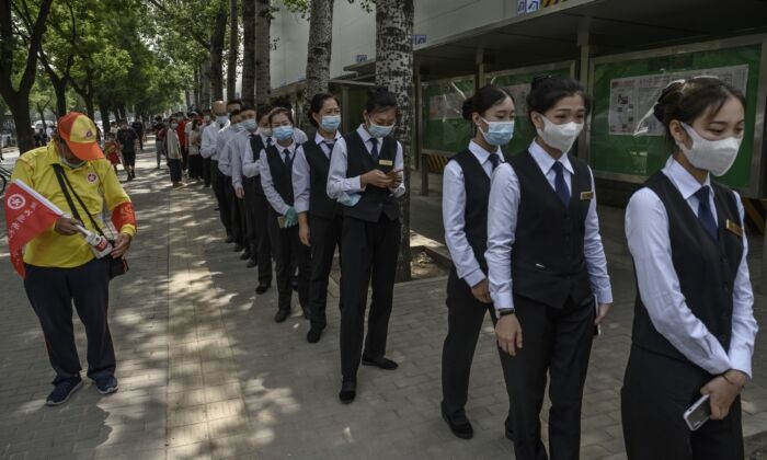 Rò rỉ tài liệu: Công ty nhà nước Trung Quốc buộc nhân viên thử nghiệm vaccine viêm phổi Vũ Hán