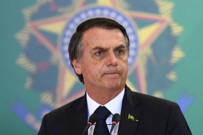 Tổng thống Brazil tuyên bố âm tính virus CCP, quảng bá thuốc chống sốt rét