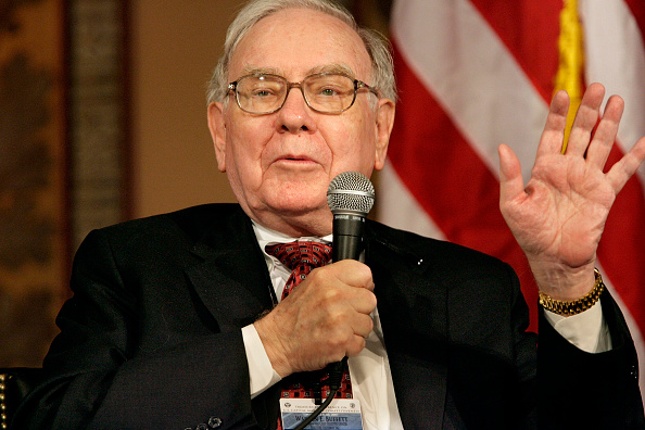 Tỷ phú Warren Buffett và nhà kinh tế học đoạt giải Nobel đều tin vào sự ‘phục hồi’ mạnh mẽ của Mỹ