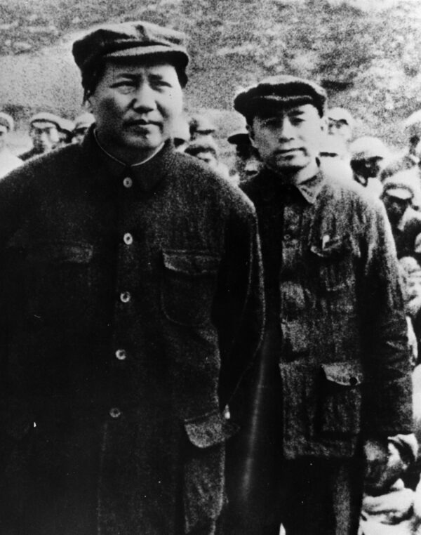 Mao Trạch Đông và Chu n Lai, lãnh đạo của Trung Cộng, chụp vào năm 1935. (Ảnh Keystone / Getty Images)