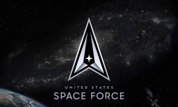 Biểu tượng chính thức của Lực lượng Vũ trụ Hoa Kỳ: Semper Supra