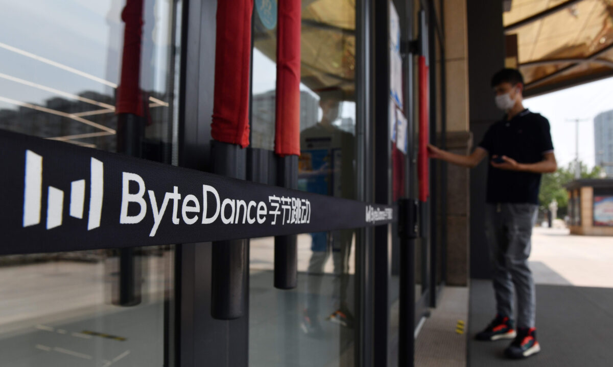 <em>Logo ByteDance được nhìn thấy ở lối vào văn phòng ByteDance ở Bắc Kinh vào ngày 8 tháng 7 năm 2020. (Greg Baker / AFP qua Getty Images)</em>