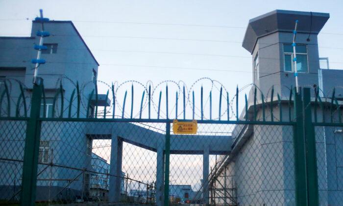 Chính quyền TT Trump tạm giữ hàng may mặc sản xuất trong nhà tù ở Trung Quốc
