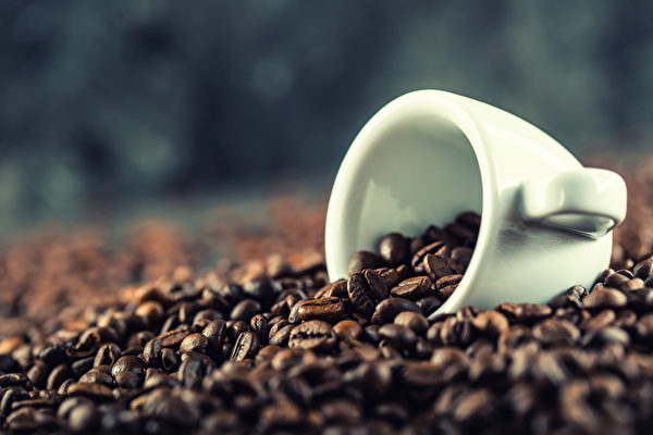 Quá nhiều cà phê có thể làm hỏng thận và gây mệt mỏi. (Ảnh minh họa Shutterstock)