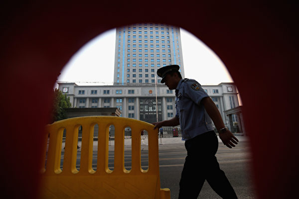 Một vị luật sư nhân quyền giấu tên ở Trung Quốc đại lục nói, vụ án của ông Nhậm xét xử lần đầu ở Tòa án Trung cấp, cho thấy “khung hình phạt về số năm tù là tương đối cao”. (Hình ảnh sơ lược về Tòa án Trung Quốc. Ảnh: Feng Li/Getty Images)