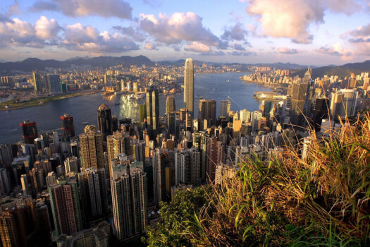 Quang cảnh chung từ toà nhà "Đỉnh" - “The Peak” trên đường chân trời Hồng Kông. (Ảnh Richard A Brooks / AFP / Getty Images)