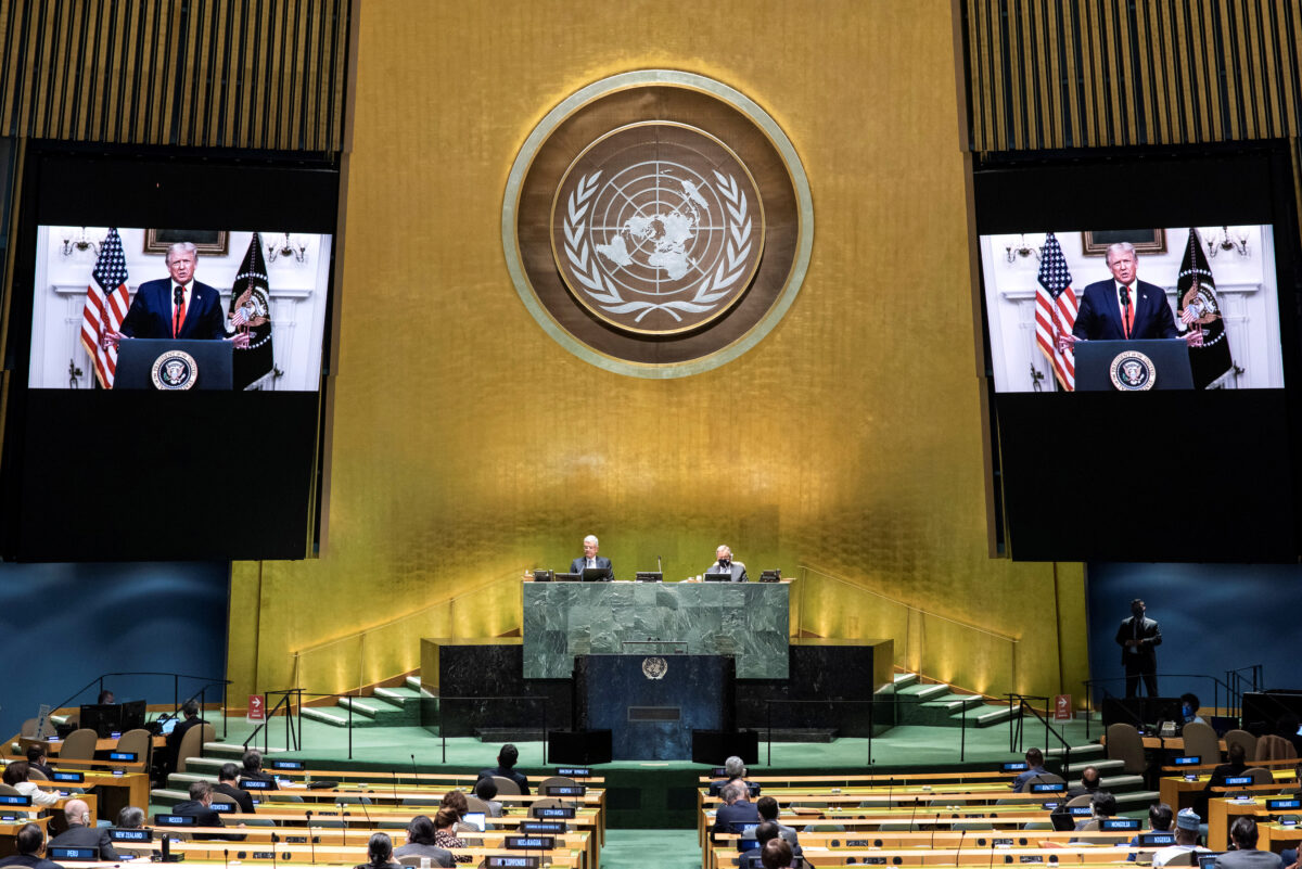 TT Donald Trump trong bài phát biểu được ghi hình trước và được phát tại phiên họp thứ 75 của Đại hội đồng Liên Hợp Quốc, tại trụ sở Liên Hợp Quốc ở thành phố New York, vào ngày 22/9/2020. (Ảnh tài liệu phát tay UN /  Reuters)