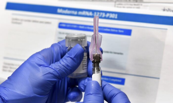 Vaccine của Astra Zeneca tạm dừng thử nghiệm lâm sàng