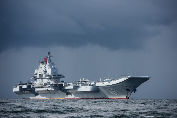 Hình ảnh hàng không mẫu hạm Liêu Ninh của Trung Quốc. (Ảnh: Anthony Wallace/ AFP qua Epoch Times)
