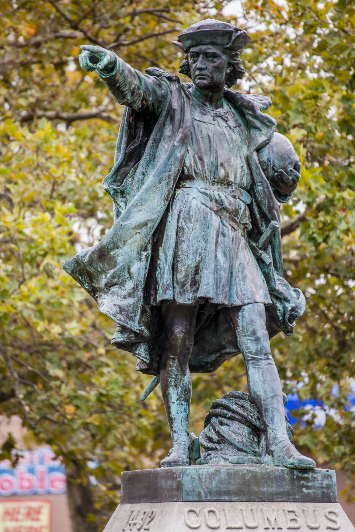 Tượng Christopher Columbus, của Frédéric Auguste Bartholdi, tại Khu Lịch sử Elmwood của Đảo Rhode. Bức tượng bị kéo đổ vào ngày 28/6/2020. (Kenneth C. Zirkel CC BY-SA 3.0)