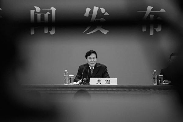 Ông Tuo Zhen, cựu Phó trưởng Ban Tuyên truyền của ĐCSTQ, tham dự một cuộc họp báo trước phiên khai mạc Đại hội Đảng Cộng sản khóa 19 tại Đại lễ đường Nhân dân ở Bắc Kinh hôm 17/10/2017. (Ảnh: Fred Dufour/AFP/Getty Images)