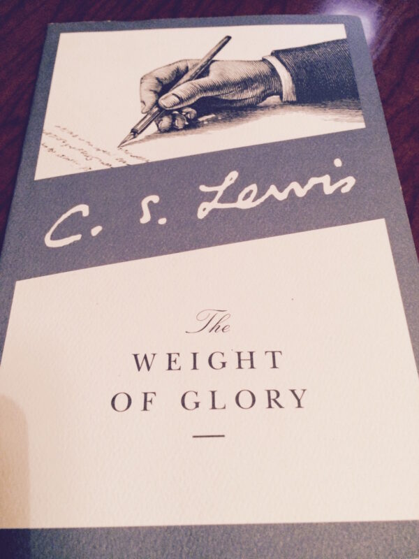 “The Weight of Glory” là một bộ sưu tập các bài giảng và bài luận của C.S. Lewis.