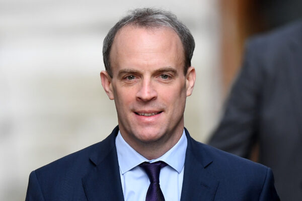 Ngoại trưởng Anh Dominic Raab Dominic Raab tại London, Anh, vào ngày 8 tháng 4 năm 2020. (Ảnh Peter Summers / Getty Images)