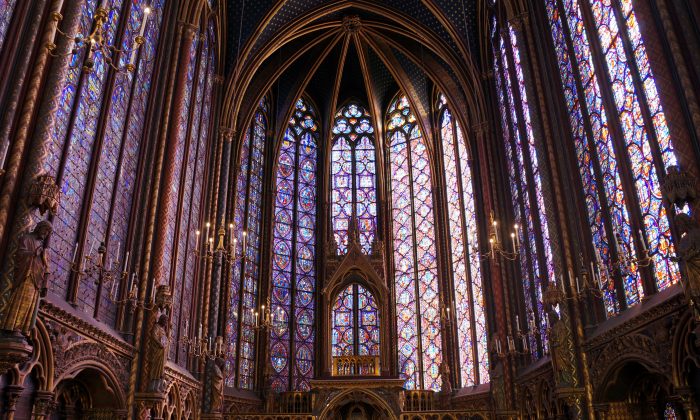 Chiêm ngưỡng tuyệt tác nghệ thuật trên kính màu của nhà thờ Sainte-Chapelle