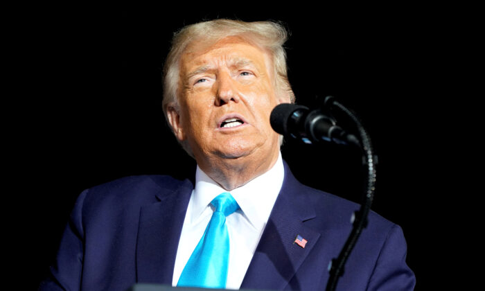 Tổng thống Donald Trump phát biểu trong một sự kiện vận động tranh cử ở Middletown, Pa., Vào ngày 26 tháng 9 năm 2020. (Ảnh Joshua Roberts / Reuters)