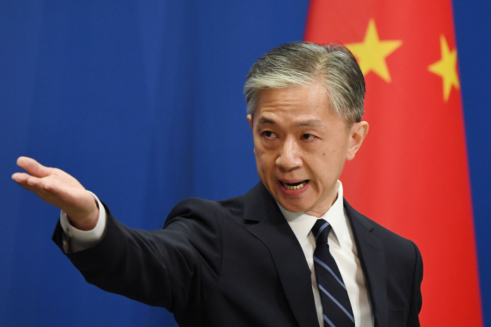 Bắc Kinh tức giận vì áo phông có chữ ‘Vũ Hán’ của nhân viên ngoại giao Canada
