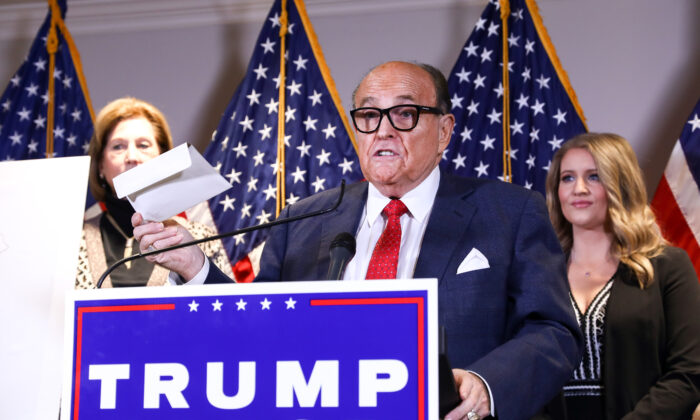 Luật sư Giuliani: Đội ngũ Trump sẽ sử dụng ‘Chiến lược khác’ để nhắm vào các máy bỏ phiếu
