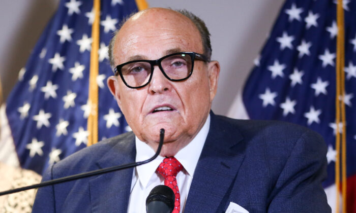 Ông Rudy Giuliani xét nghiệm dương tính với virus Trung Cộng