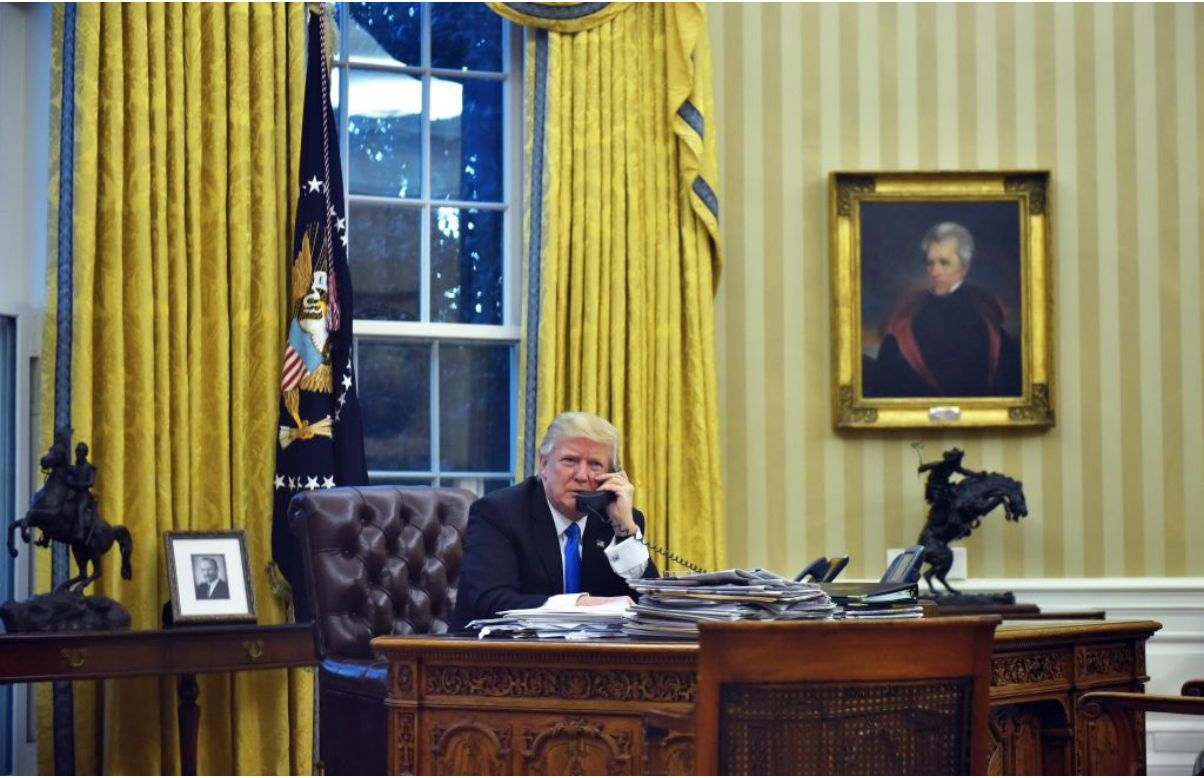 Chân dung vị Tổng thống mà ngài Donald Trump treo ở văn phòng