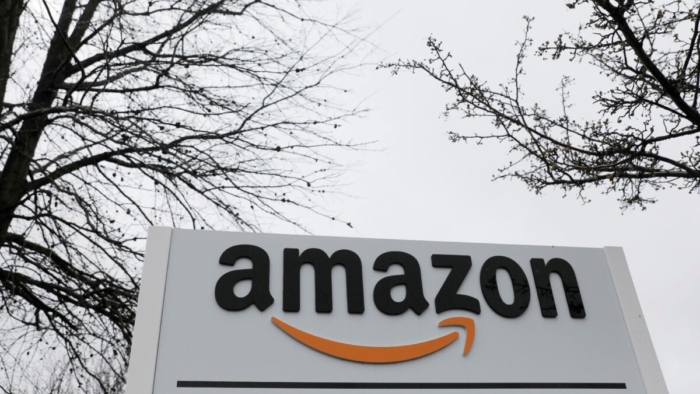 Amazon xóa các sản phẩm QAnon khỏi thị trường sau vụ đột nhập Điện Capitol