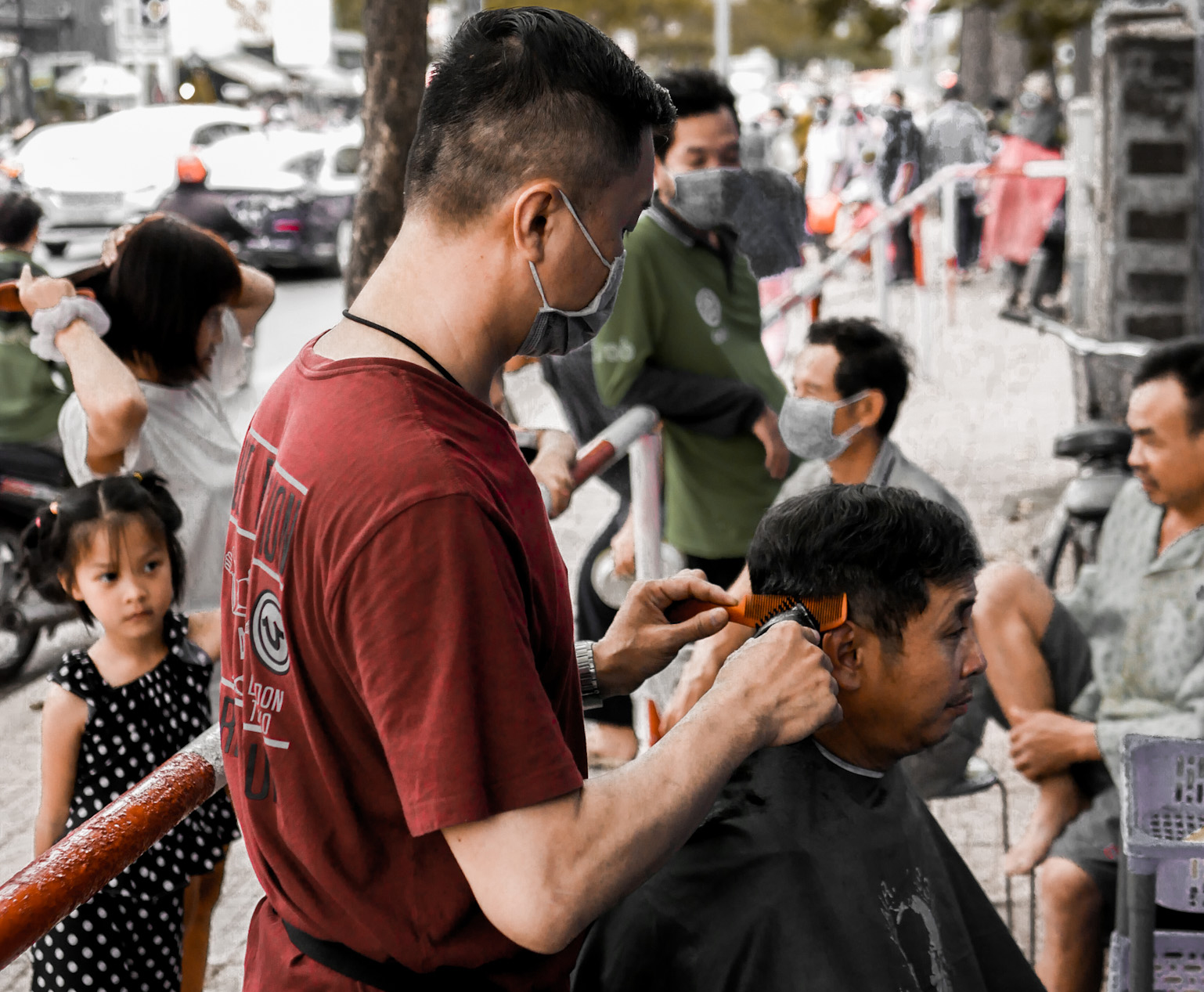 Tiệm hớt tóc miễn phí ở Sài Gòn: Làm người tốt thời nay có khó không?