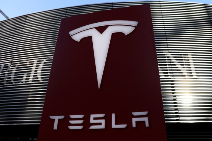 Giá trị thị trường của Tesla lần đầu tiên vượt 800 tỷ USD