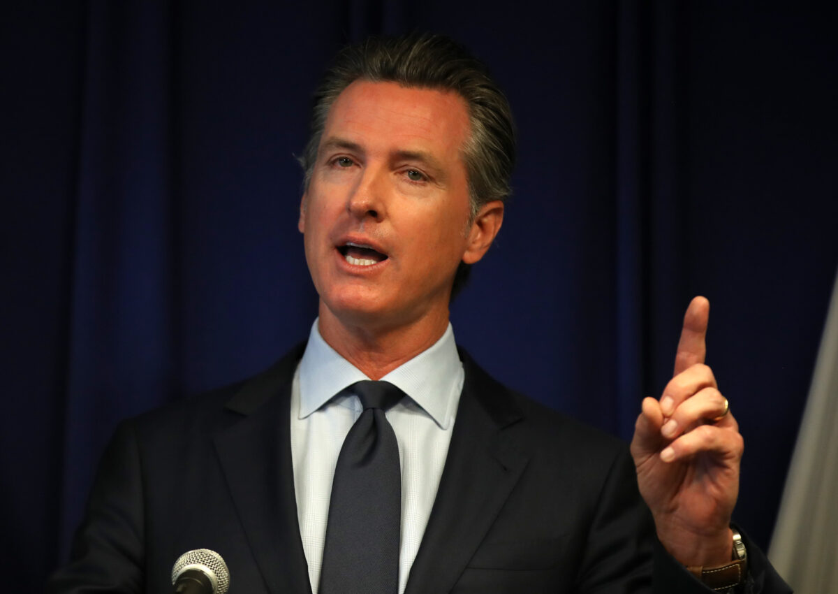 Đơn yêu cầu bãi nhiệm Thống đốc California Gavin Newsom vượt quá 1 triệu chữ ký