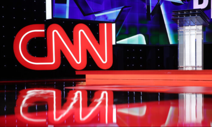 Nhân viên CNN xác nhận mạng lưới này tung ra ‘tuyên truyền’ để ‘đẩy ông Trump khỏi nhiệm sở’