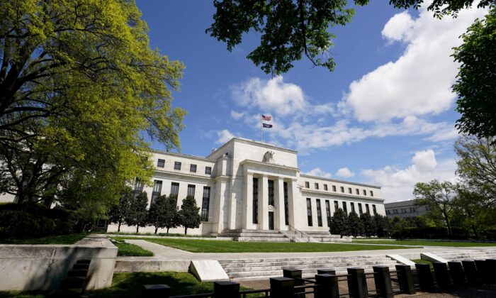 Fed giữ mức lãi suất gần bằng không, kỳ vọng lạm phát tạm thời gia tăng