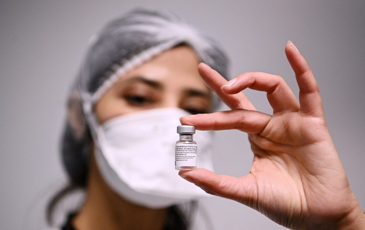 Báo cáo của EU cáo buộc Nga, Trung Quốc gieo rắc ngờ vực về vaccine của phương Tây
