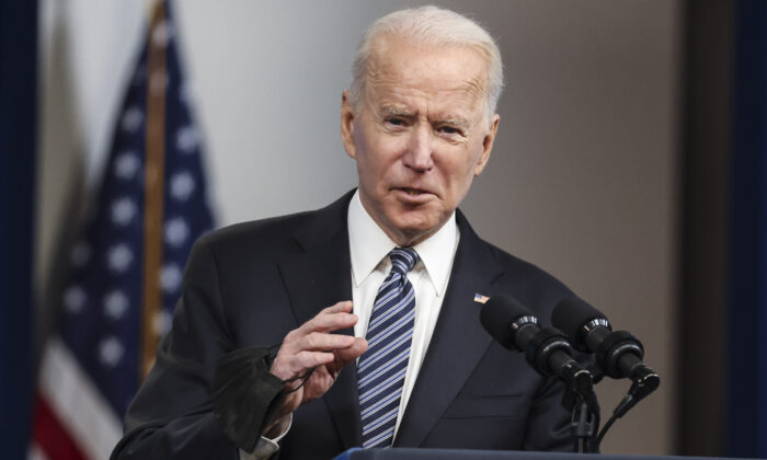 TT Biden khuyên người dân Hoa Kỳ đừng hoảng sợ, nhiên liệu ‘bắt đầu chảy’ sau cuộc khủng hoảng đường ống dẫn dầu
