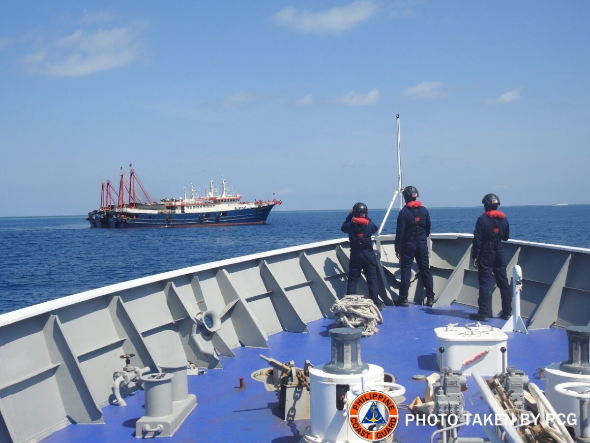 Philippines gắn cờ cảnh báo ‘xâm nhập’ cho gần 300 tàu dân quân Trung Quốc
