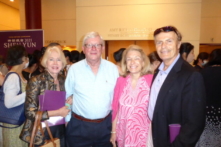 Các khán giả tại Stamford say sưa nói về nghệ thuật tinh mỹ của Shen Yun
