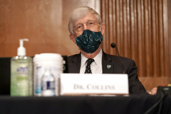 Giám đốc NIH Francis Collins kêu gọi các lệnh bắt buộc vaccine COVID-19 mới