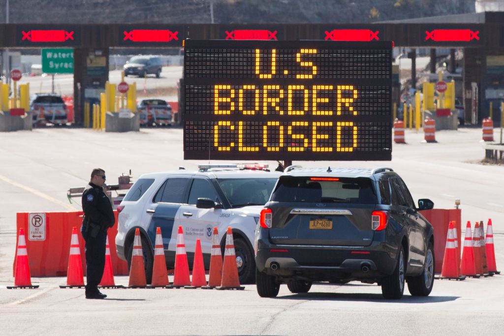 Chính phủ TT Biden: Đóng cửa biên giới Canada-Mexico do COVID-19