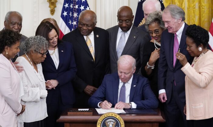 Tổng thống Biden ký dự luật đưa ngày Juneteenth trở thành ngày Lễ Liên bang