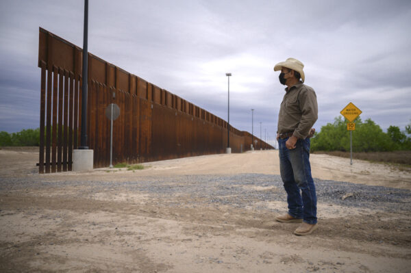 Texas xây dựng bức tường biên giới