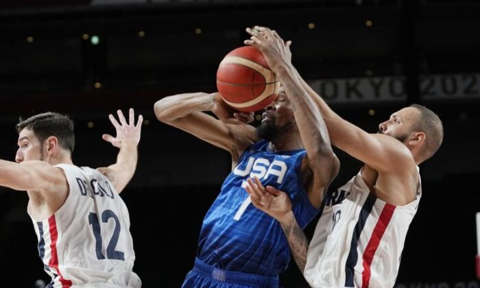 Đội Hoa Kỳ choáng váng khi lần đầu tiên thua tại Olympic bóng rổ nam kể từ năm 2004