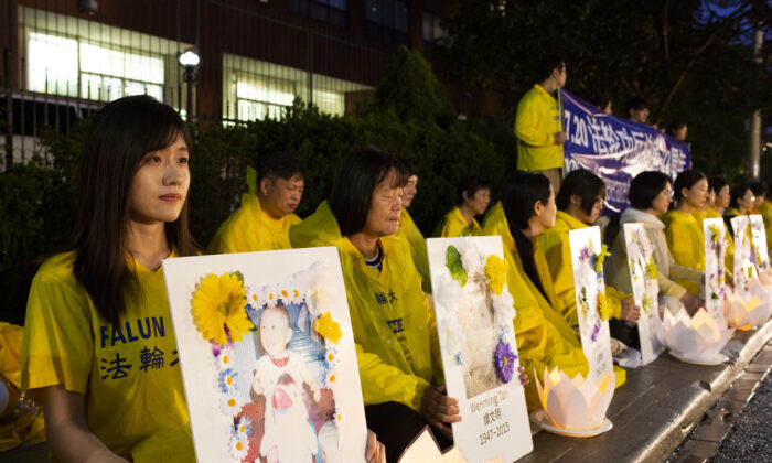 Toronto: Học viên Pháp Luân Công tưởng nhớ 22 năm bị Trung Quốc Cộng sản bức hại