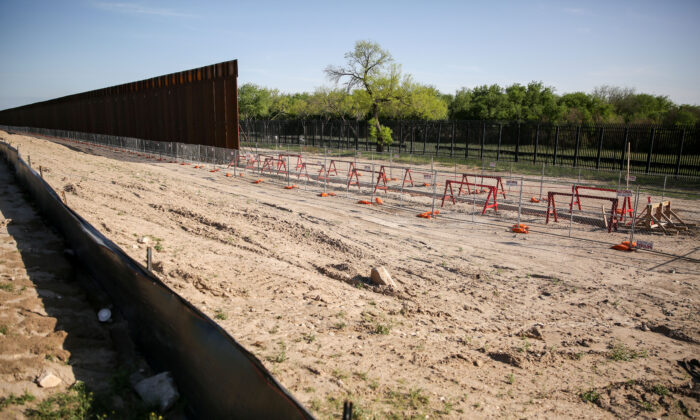 Báo cáo của Thượng viện: Chính phủ TT Biden chi 3 triệu USD mỗi ngày để đình chỉ việc xây dựng bức tường biên giới