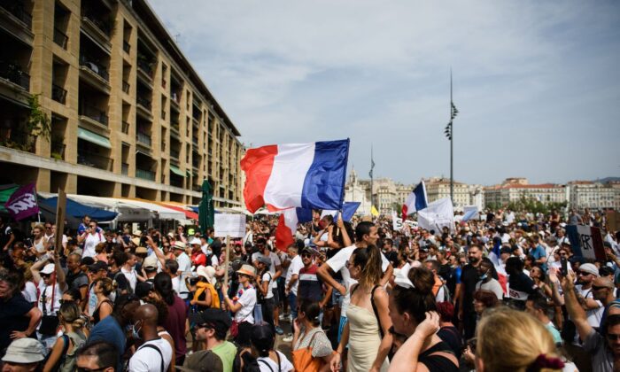 Làn sóng các cuộc biểu tình nổ ra trên khắp Âu Châu phản đối việc phong tỏa và chích vaccine bắt buộc