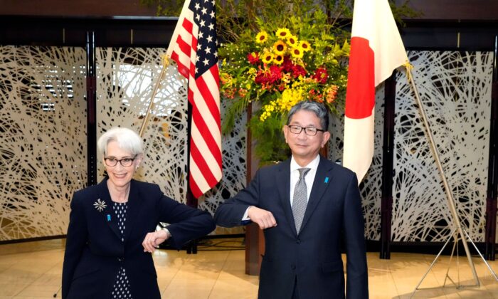 Thứ trưởng Ngoại giao Hoa Kỳ Sherman đến thăm Trung Quốc khi căng thẳng gia tăng
