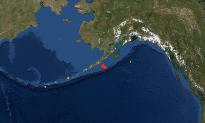 Động đất 8.2 độ xảy ra gần Alaska, gây ra cơn sóng thần nhỏ