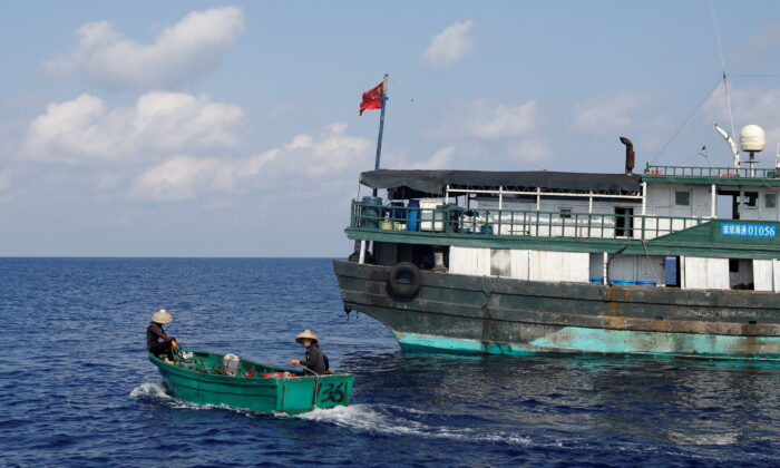Philippines điều tra báo cáo về việc Trung Quốc đổ nước thải trên biển