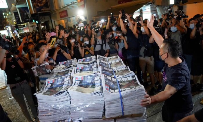 Cảnh sát Hồng Kông bắt giữ cựu tổng biên tập tờ Apple Daily
