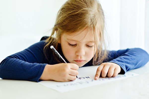 Nghiên cứu: Phương pháp học tập bằng viết tay tốt hơn sử dụng máy tính