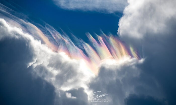 Kỳ diệu những đám mây ‘lấp lánh’ màu cầu vồng trước cơn bão