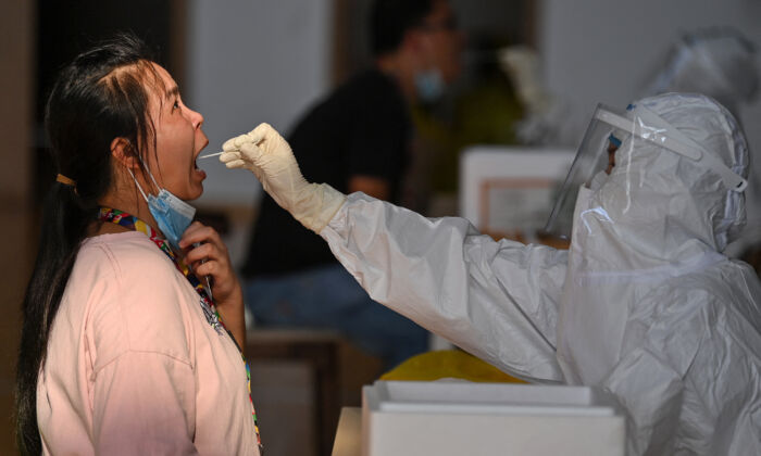 Trung Quốc công bố số ca nhiễm COVID-19 hàng ngày cao nhất trong đợt bùng phát hiện tại