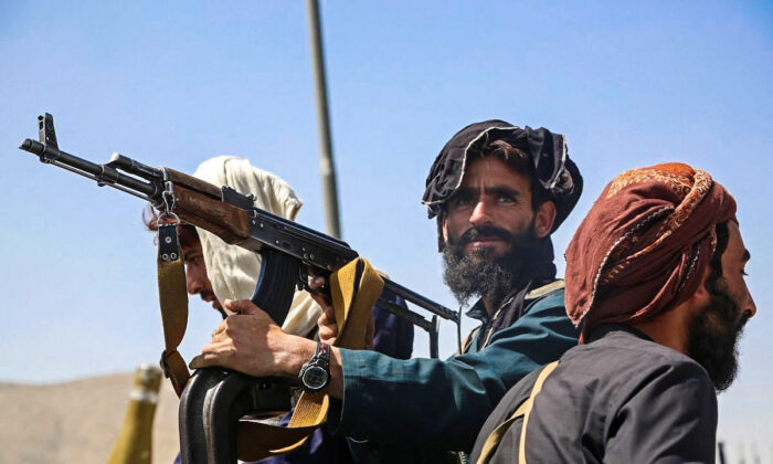 Hoa Kỳ đe dọa sẽ đáp trả với ‘sức mạnh áp đảo’ nếu Taliban can thiệp vào các cuộc di tản