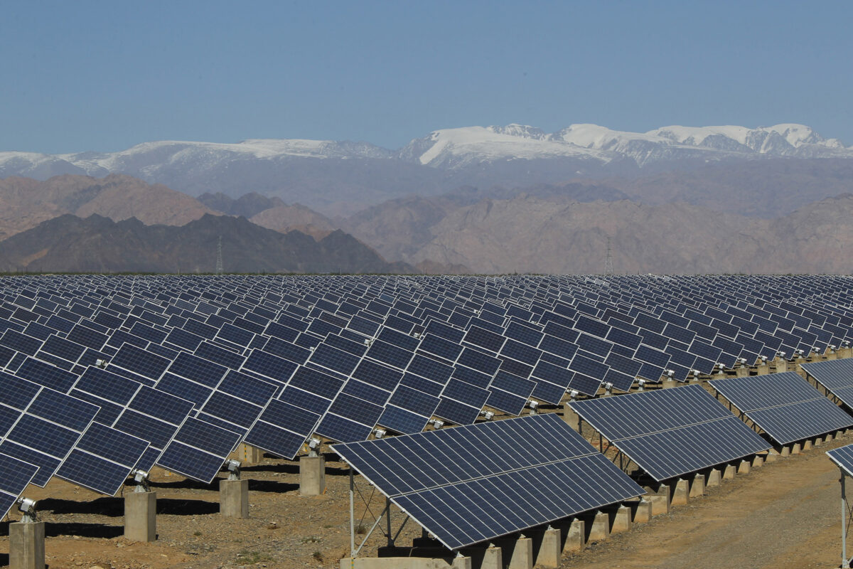 Lệnh cấm của Tổng thống Biden với năng lượng mặt trời Trung Quốc là một khởi đầu tốt; và những gì nên làm tiếp theo